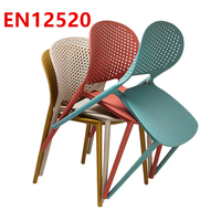 Chaise de salle à manger empilable en plastique PP de qualité supérieure, design moderne, avec dossier perforé, style italien, pour restaurant