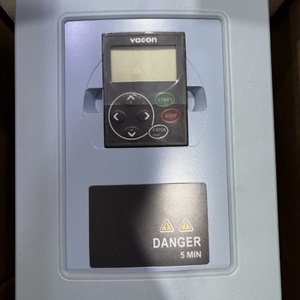 Le variateur de fréquence Vacon NXL00465C2H1SSS0000, série NXL, le plus vendu, bénéficie d'une nouvelle garantie d'un an - Product Image 1