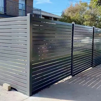 Clôture en aluminium à lattes horizontales contemporaine pour la protection de la vie privée résidentielle et la protection de la propriété