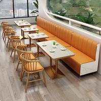Ensemble de banquettes en cuir modernes très demandées, table et chaises durables à motif marbre pour restaurants, hôtels et cafés