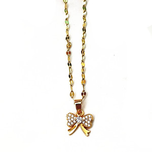 Collar con Colgante de Zirconia en Forma de Lazo Dorado, Engaste Pavé, Joyería de Moda Unisex, Accesorio de Regalo - Product Image 1