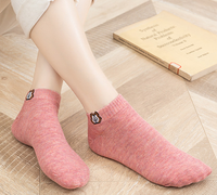 Design de mode quatre saisons Chaussettes tricotées décontractées et amusantes en coton pour hommes et femmes