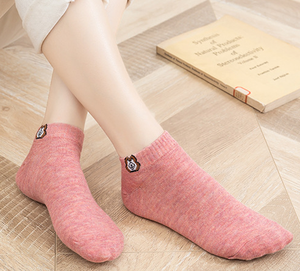 Four Season Fashion Design Funny Casual Oem Service <span class=keywords><strong>Calcetines</strong></span> de punto Algodón <span class=keywords><strong>Comprar</strong></span> Mujeres Hombres <span class=keywords><strong>Calcetines</strong></span> <span class=keywords><strong>cortos</strong></span> - Product Image 3