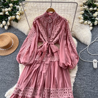 Robe longue décontractée pour femme, élégante, avec empiècements en dentelle, coupe trapèze, col montant, manches bouffantes et taille à nœud, pour le quotidien et les vacances