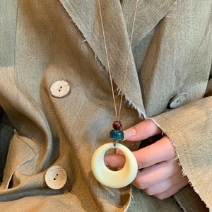 Collar de aro de resina crema de gran tamaño para mujer, gargantilla de diseño largo bohemio Retro - Product Image 3