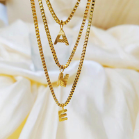 Collier EManco en acier inoxydable, chaîne à maillons superposés, pendentif alphabet texturé doré, bijou minimaliste pour tous les jours et les soirées