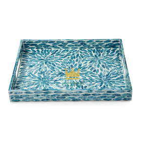 Plateau de service en rotin au design moderne, fait main, avec revêtement en laque et incrustations de nacre, hauteur réglable, en vente - Product Image 1