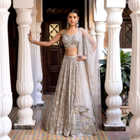 VISHNU K DESIGNS LAHENGA CHOLI DUPATTA en Faux Georgette avec Broderie de Paillettes, Style Vintage, pour Fête, Mariage, Diwali, Longueur au Sol, Livraison Rapide