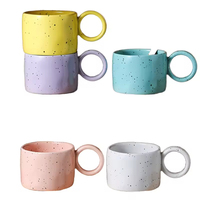 Tasse à café en céramique minimaliste moderne et durable de haute qualité avec anse ronde ou en forme de cœur
