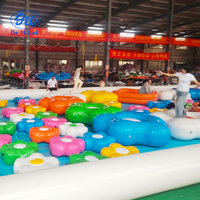 Piscine gonflable en forme de fleur, écran de cinéma gonflable, équipement de parc aquatique gonflable, grande piscine gonflable avec toboggan aquatique mobile