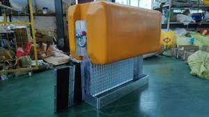 Barrières flottantes utilisées pour le nettoyage des rivières et des océans ont des grilles métalliques qui piègent efficacement les déchets, les plantes aquatiques et le bois. - Product Image 6