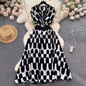 Nuevos Vestidos Maxi Elegantes para Mujer, Cuello en V, Sin Mangas, Estilo Retro con Estampado, Vestidos de Lujo Ligero - Product Image 5