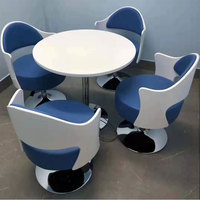 Ensemble table et chaises, une table et quatre chaises pour les zones de réception, design moderne minimaliste, bois massif, fonction de rotation