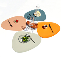 Napperon de table Irrégularité en cuir PU Ensembles de tapis de table Napperon de table imperméable avec sous-verre