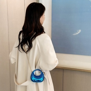 Nueva Bolsa Bandolera Mini Impermeable de Moda para Hombre, Bolsa de Acrílico Meniscus para Lápiz Labial y Monedas con Cadena - Product Image 5