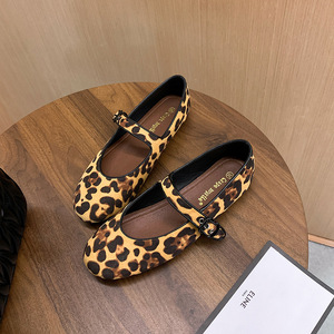 Fashion women's <b>shoes</b> - <b>leopard</b> <b>print</b> leather soft and breathable <b>flat</b> <b>shoes</b> - retro walking <b>shoes</b> - summer style - Product Image 3