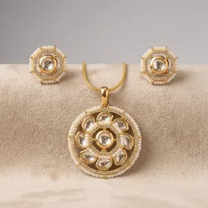 Colgante indio Polki con acabado dorado para mujer, joyería de diamantes Kundan de diseño al por mayor, joyería étnica tradicional nupcial - Product Image 1