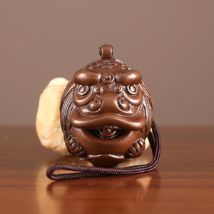 จี้รูปสิงโตทองแดง ของตกแต่งบ้านและสำนักงาน ของขวัญสำหรับทุกเพศ - Product Image 1