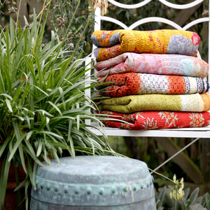 Couette Kantha Sari Kantha Vintage Quilt fait à la main - Product Image 1