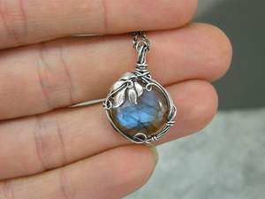 Collier Labradorite en Argent Pendentif Labradorite Bleue Bijoux en Argent Sterling Collier Feuille Pendentif Feuilles pour Femme - Product Image 3