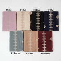 Hijab en polyester pour femmes, brodé de fleurs, style vintage, foulard doux avec bordure en dentelle festonnée délicate pour un usage quotidien
