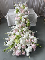 Chemin de table en fleurs d'hortensia cascade de haute qualité, couleurs blanc, rose et vert, idéal pour la décoration de mariage