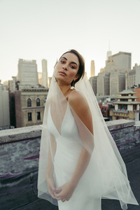 <span class=keywords><strong>Abito</strong></span> da Sposa di Lusso Firmato, Vestito <span class=keywords><strong>Lungo</strong></span> da Sera Moderno di Alta Gamma in <span class=keywords><strong>Raso</strong></span> <span class=keywords><strong>Bianco</strong></span> Senza Spalline con Schiena Scoperta e Vestibilità Aderente - Product Image 3