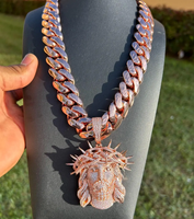 Pendentif Jésus serti de pierres avec moissanite VVS et chaîne cubaine plaquée or 18K, 14K ou 10K