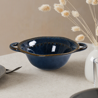 Bol de service en grès écologique bleu profond avec glaçure réactive, rayures sculptées, fait main, artisanal de qualité supérieure, compatible four