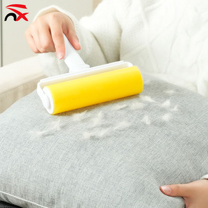 Rouleau anti-peluches adhésif <span class=keywords><strong>lavable</strong></span> en forme de tambour, personnalisable avec logo, <span class=keywords><strong>à</strong></span> prix abordable, avec couvercle anti-poussière pour éliminer les poils des vêtements - Product Image 2