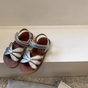 2025 nuevos zapatos bonitos para niñas con flores, sandalias suaves y de moda para niños, zapatos de playa para bebés Princesa para niñas - Product Image 2