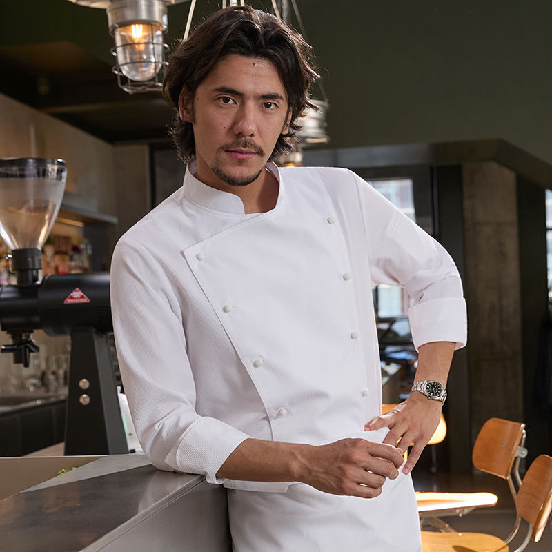 เสื้อสีขาวแขนยาว