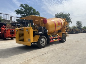 Camion malaxeur à béton autochargeur avec moteur et boîte de vitesses |   Capacité de 1,2 m à 6 m |   Haute efficacité |   Vente directe d'usine - Product Image 5