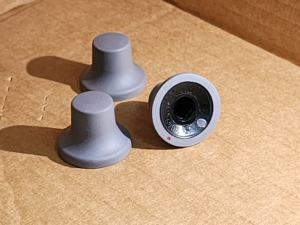 Service de moulage par injection et d'assemblage de cadres de façade en plastique personnalisés et de boutons à double injection - Product Image 2