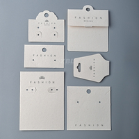 Tarjetas de exhibición de joyería de papel ecológicas personalizadas con bajo MOQ para anillos, pulseras y collares, etiquetas de embalaje diversificadas