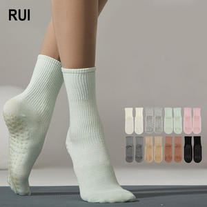 Calcetines Deportivos de Yoga RUIQUWIN Primavera 2026 para Mujer, de Algodón, Transpirables, Antideslizantes, de Color Sólido con Logotipo, para Pilates - Product Image 1