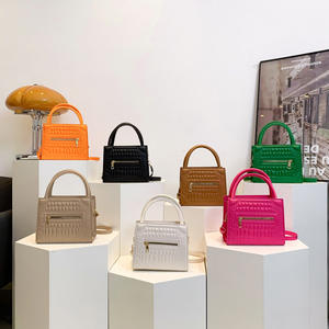 Vente en gros de sacs à main en cuir décontractés pour femmes 2024 Sacs à bandoulière à imprimé tendance pour femmes - Product Image 1