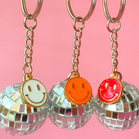 BSBH Vente Chaude De Mode Vintage Partie Miroir En Plastique Laser Disco Ball Porte-clés Avec Sourire Visage Pendentif
