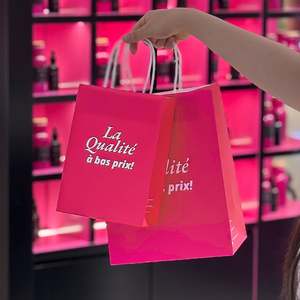 ถุงกระดาษคราฟท์แบบกำหนดเองได้พร้อมหูหิ้ว ใช้สำหรับบรรจุภัณฑ์เครื่องสำอางของแบรนด์ต่างๆ จัดซื้อครบวงจร - Product Image 6