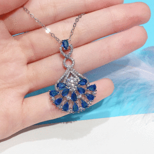 Collier pendentif de luxe pour femme, chaîne à breloques avec pierre bleue étincelante et complexe - Product Image 3