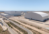 Hangar préfabriqué en acier GloStar pour le stockage d'avions avec panneaux sandwich isolés pour les grands projets aéroportuaires