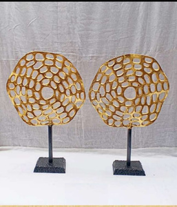 Objet de table en forme de fleur plaqué or exquis en métal avec support enduit noir parfait décor de salon élégant pièces d'accent - Product Image 4