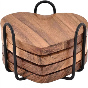 Sous-verres en bois en forme de cœur, sous-verres de table faits à la main, ensemble de sous-verres en bois naturel, sous-verres décoratifs pour la cuisine, accessoires de table à manger - Product Image 1