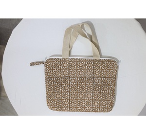 Bolsa Estampada a Mano con Motivos Artesanales Atemporales Diseñada para un Estilo de Vida Diario y Vanguardista - Product Image 5