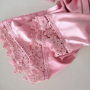 בנוסף, גודל חתונה עבור כלה שושבינות נשים באיכות גבוהה עם לקצץ תחרה מותרות בגדי משי קימונו חלוקים - Product Image 4