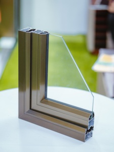 Service de découpe de profilés en aluminium Shalumi série 6000 brun clair pour portes et fenêtres à cadre en alliage, fabricant vietnamien - Product Image 5