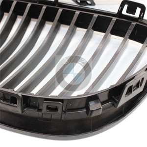 กระจังหน้า BMW E92 E93 สีดำด้าน ลายเส้นเดี่ยว สไตล์ M แบบสามสี ปี 2010-2014 - Product Image 4