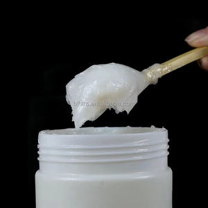 Gelée de pétrole nourrissante au beurre de karité pour le soin des pieds et des chevilles secs - Product Image 3