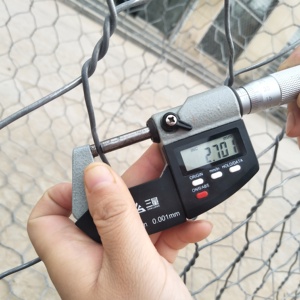 Trung Quốc giá rẻ PVC tráng <span class=keywords><strong>gabion</strong></span> bức tường Sông ngân hàng bảo vệ mắc kẹt mạ kẽm dệt lục giác lũ đá <span class=keywords><strong>gabion</strong></span> hộp - Product Image 2