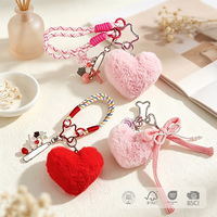 En gros, Porte-clés cœur en peluche moelleux, breloque de sac et pendentif avec anneau étoile et cordon tressé pour sacs à main et sacs à dos pour filles
